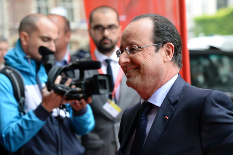 François Hollande arrive à Bruxelles pour un congrès des dirigeants européens le 27 avril 2014.