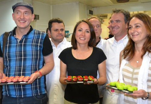 Un trio gagnant souriant et heureux