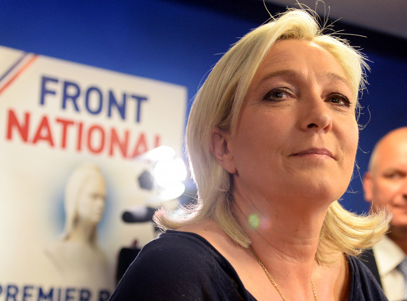 Marine Le Pen veut "mettre fin à la double nationalité".