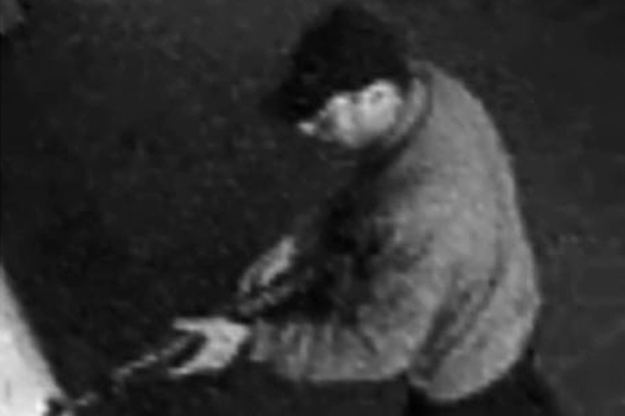 Photo d'une caméra de surveillance de l'homme qui a tué quatre personnes au Musée juif de Bruxelles le 24 mai 2014