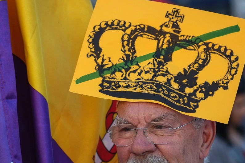 Un participant à une manifestation pour l'abolition de la monarchie en Espagne, le 7 juin 2014 à Madrid