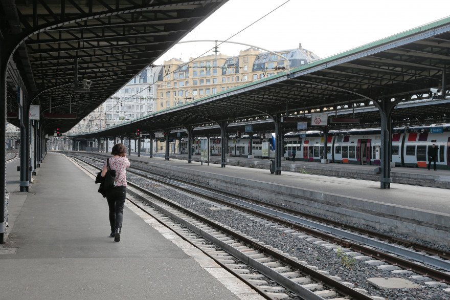 Une femme, gare de l'Est, le 11 juin 2014