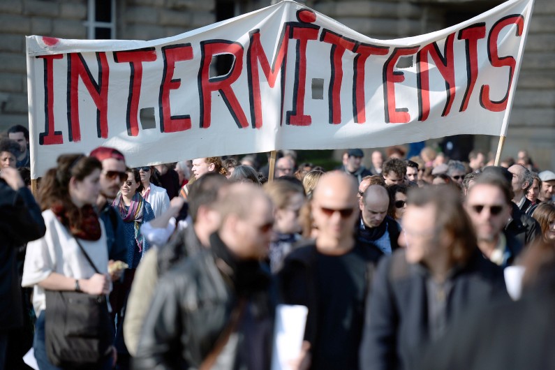 Des intermittents du spectacle défilent lors d'une "Marche pour la culture" à Strasbourg, le 12 mars 2014 (archives)