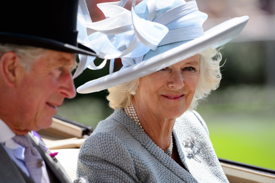 VIDÉO - Le prince Charles et Camilla pris d'un fou rire en pleine cérémonie