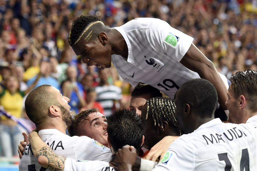 Scène de liesse chez les Bleus lors de la victoire contre la Suisse (5-2) le 20 juin 2014
