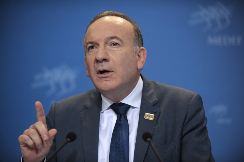 Le patron du Medef Pierre Gattaz lors de sa conférence de presse mensuelle à Paris le 17 juin 2014.