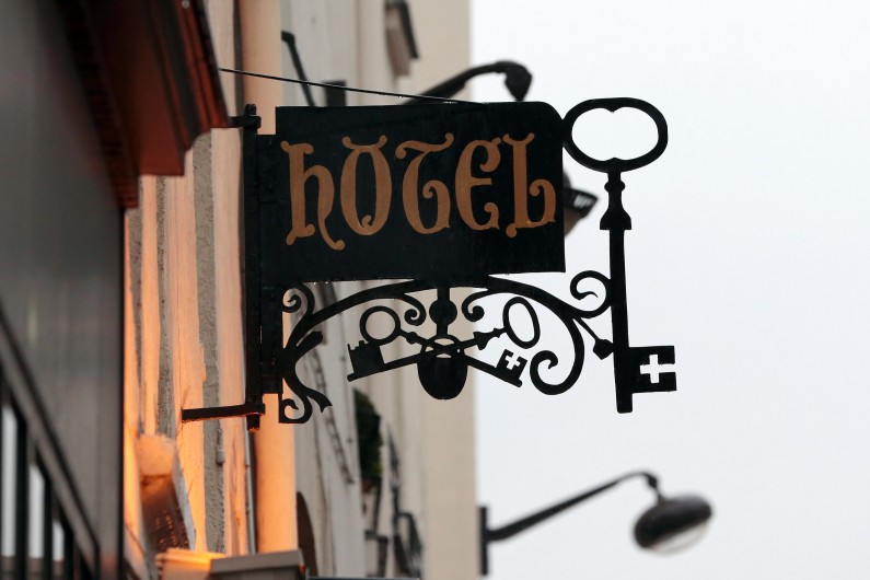 Une enseigne d'hôtel (Illustration)