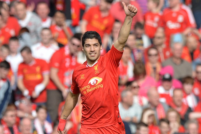 Luis Suarez portant les couleurs de Liverpool lors d'un match contre Tottenham en mars 2014 (archives).