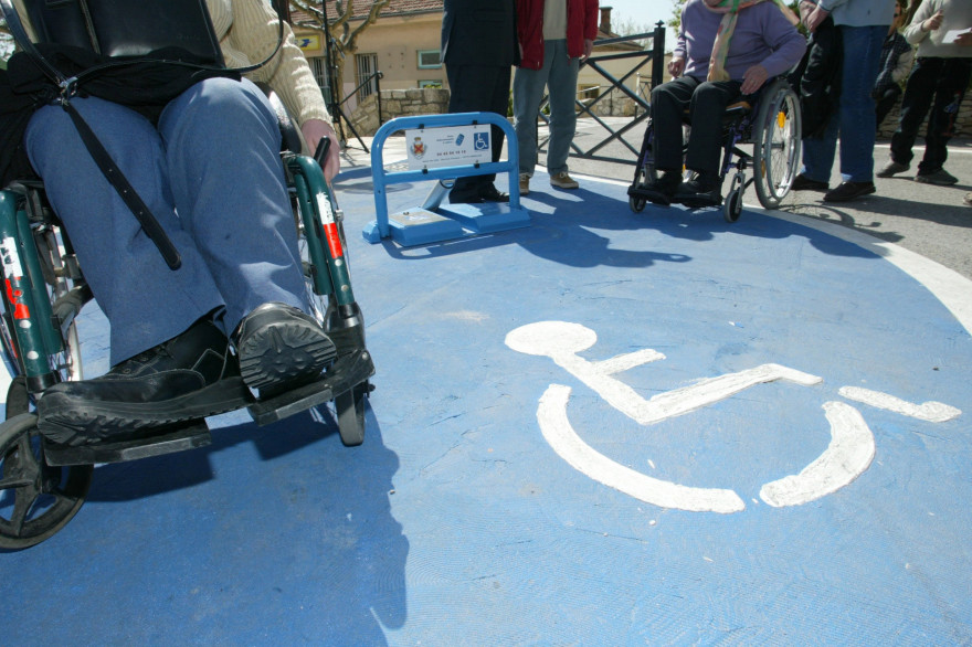 Une place réservée aux handicapés (illustration)