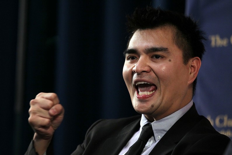 Jose Antonio Vargas, ancien reporter du Washington Post et lauréat du prix Pulitzer, lors d'un colloque en 2011 à San Francisco. Il a dissimulé pendant des années qu'il était sans-papiers.