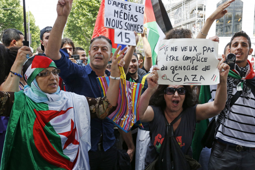 Des manifestants pro-palestiniens à Paris samedi 14 juillet 2014