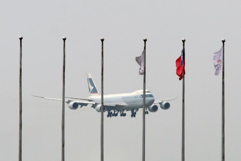 Un avion atterrit à l'aéroport de Taïwan en février 2014