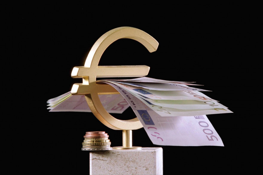 Le sigle € avec les différents billets
