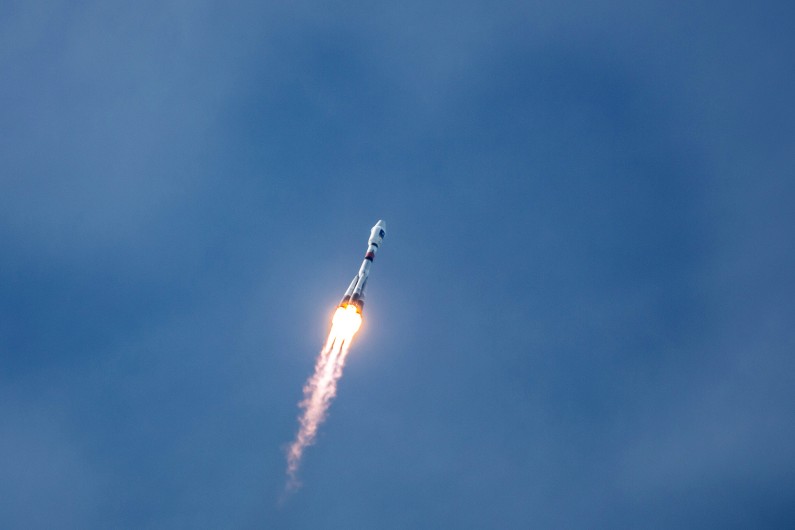 Une fusée Soyouz, transportant deux satellites Galileo, décolle de la base de Kourou en Guyane, le 12 octobre 2012 (archives)