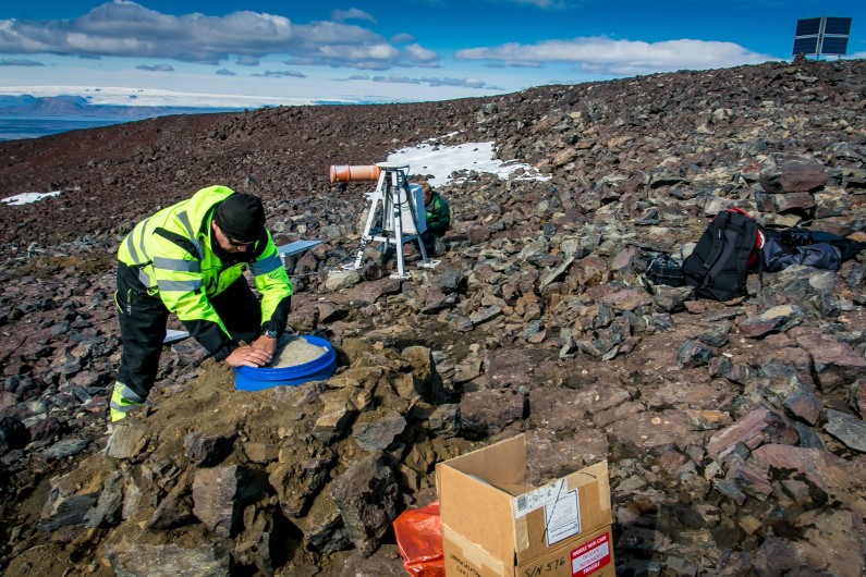 Des scientifiques sur le volcan Bardarbunga en Islande, le 23 août 2014.