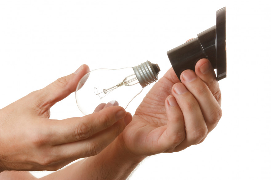 Comment remplacer la douille d'une ampoule