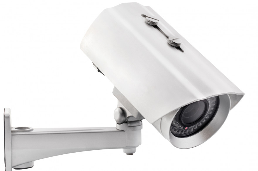 Surveillez les abords de votre propriété avec une caméra de surveillance