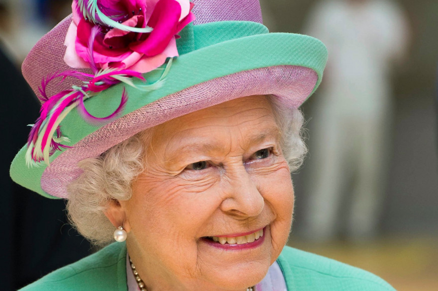 Reine D Angleterre Cherche Femme De Menage Pour Decoller Les Chewing Gums