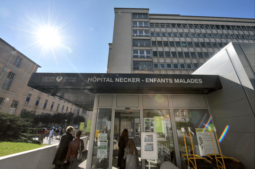 À l'hôpital Necker (15e), les Frère Chapuisat vous proposent de voyager vers les étoiles sous une coupole.