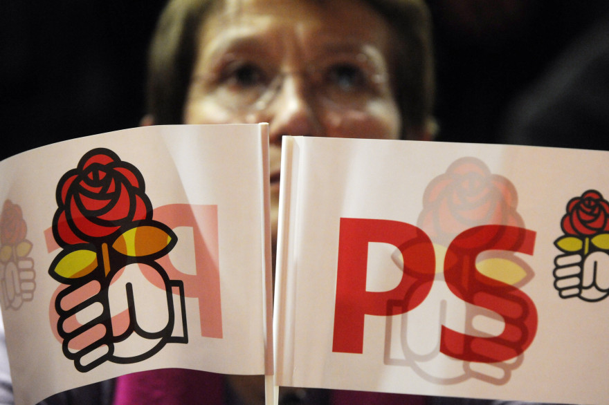Des drapeaux du Parti socialiste (illustration)