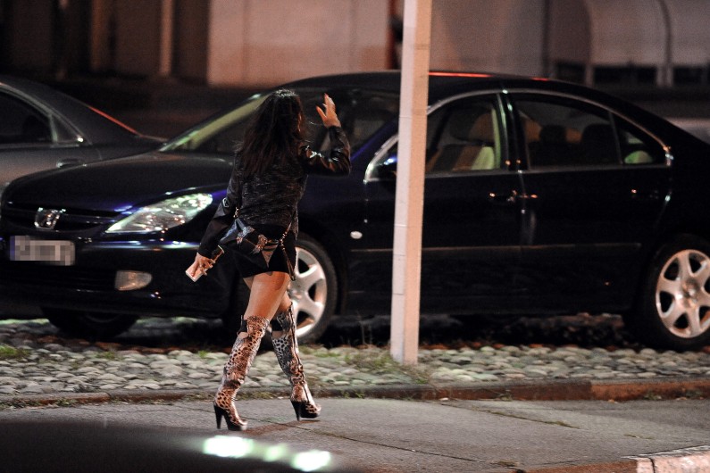 Deux jeunes proxénètes forçaient des mineures à se prostituer (image d'illustration).