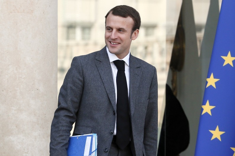 Emmanuel Macron, le 5 novembre 20174, devant le Palais de l'Élysée