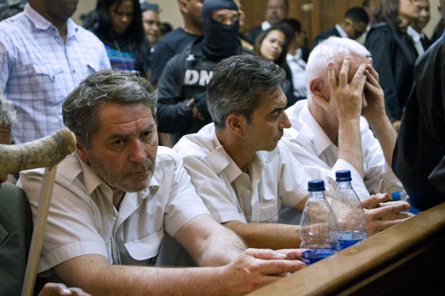 Trois des quatre Français accusés dans l'affaire Air Cocaïne, au tribunal de Saint-Domingue, en 2013.