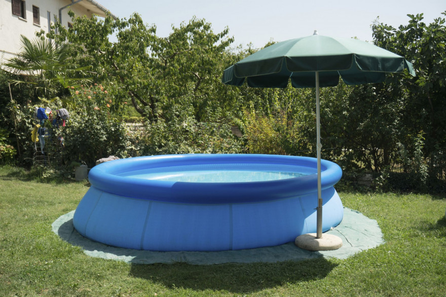 La piscine hors-sol est montable et démontable à l'envi