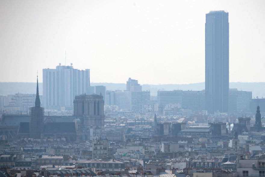 Selon un expert, la Tour Montparnasse serait désamiantée à peu près à 90%.