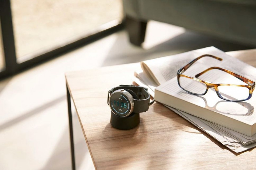 La Moto 360 se recharge sans fil via un système à induction