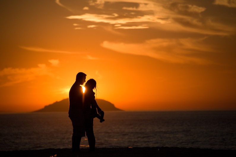 Un couple à Copacabana, au Brésil (illustration)