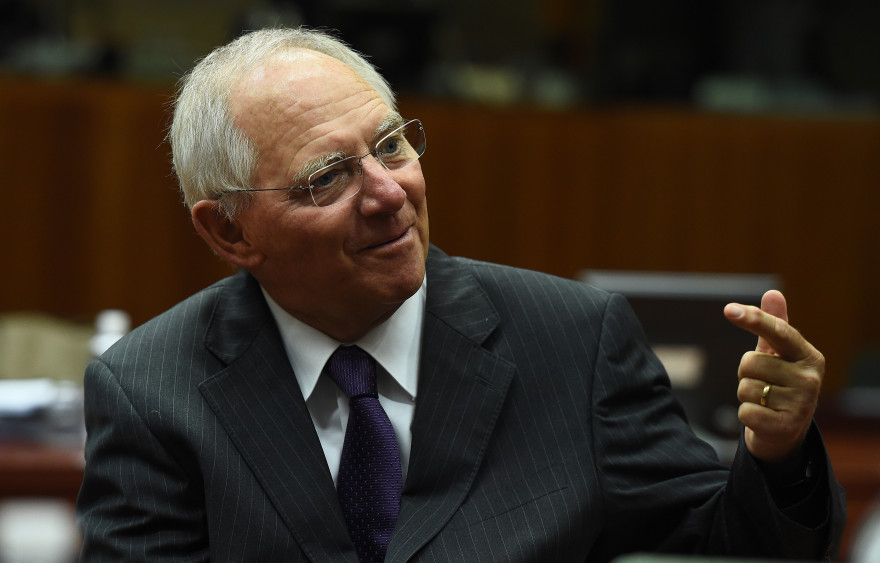 Wolfgang Schäuble, a enjoint la Grèce à continuer les réformes.