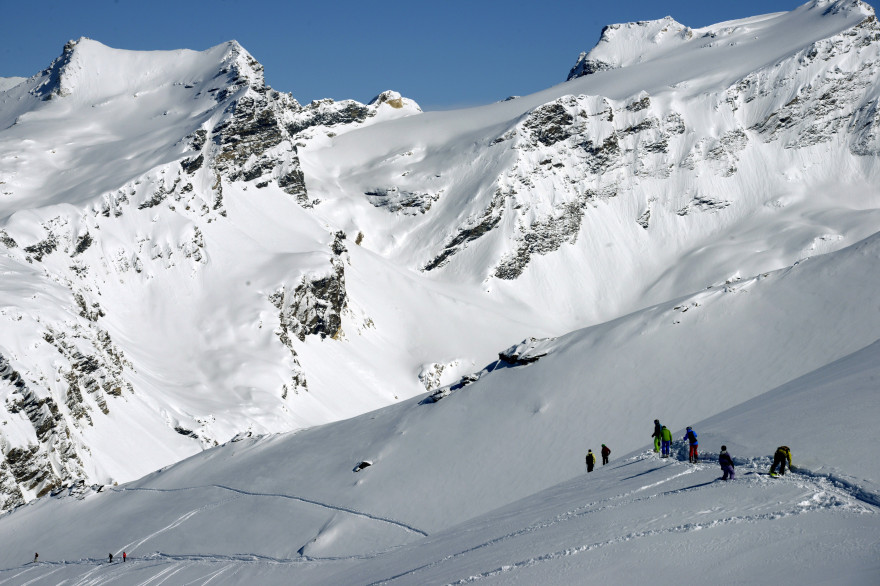 Des skieurs hors-piste à Val d'Isère. (Illustration)