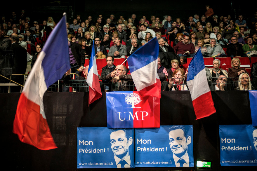 Les militants UMP attendent Nicolas Sarkozy à Saint-Etienne en novembre 2014