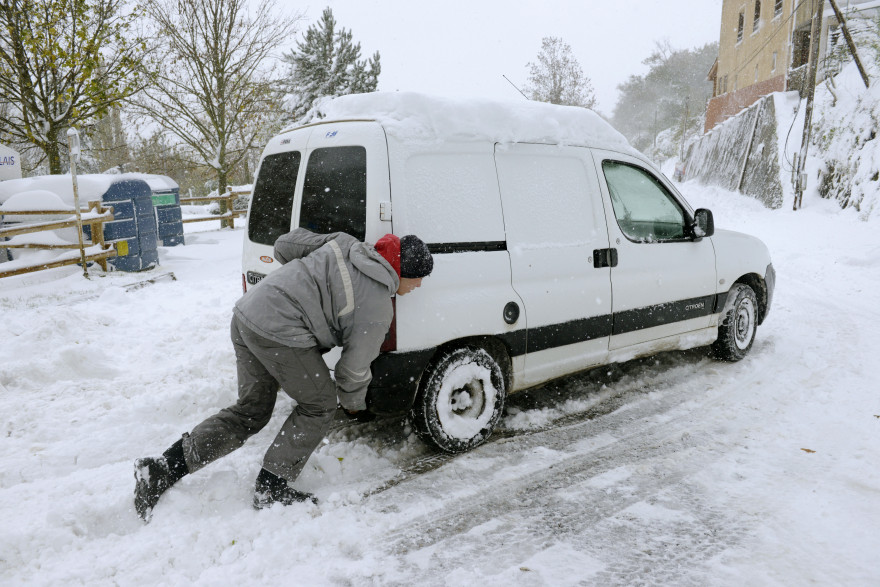 Cinq départements sont placés en alerte orange à la neige et au verglas (photo d'illustration).
