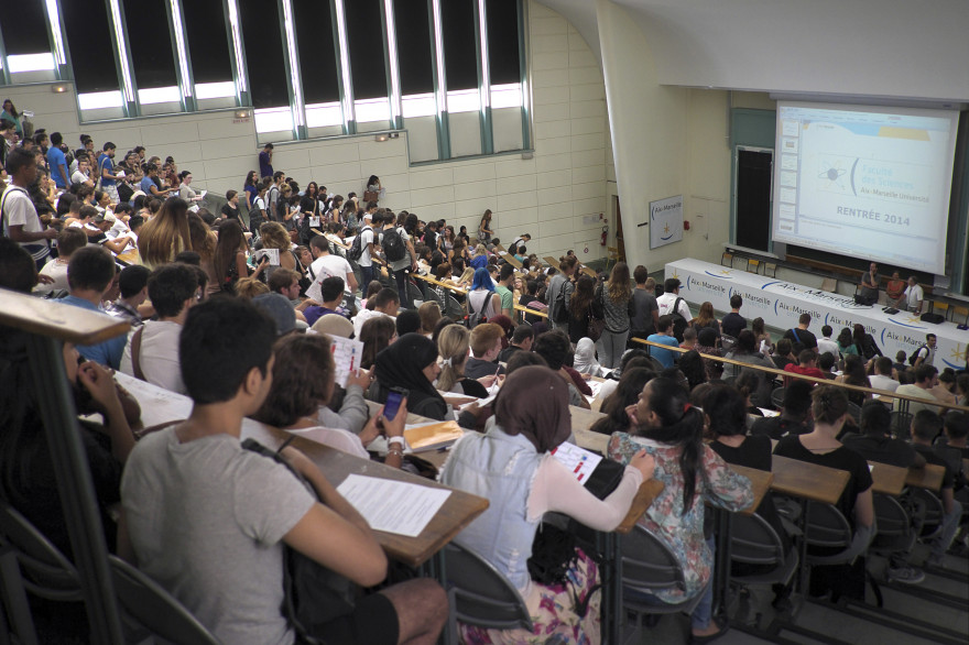 Des étudiants à l'université (illustration)