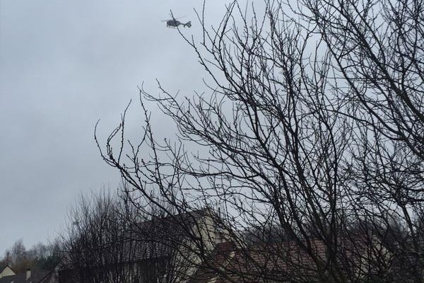 Les hélicoptères survolent la zone industrielle de Dammartin-en-Goële