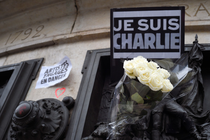 Un panneau "Je suis Charlie", place de la République à Paris le 8 janvier 2015 (archives)