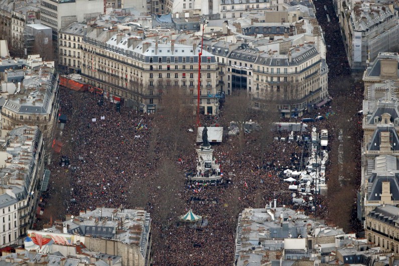 Vue aérienne de la Place de la République à Paris, dimanche 11 janvier 2015.