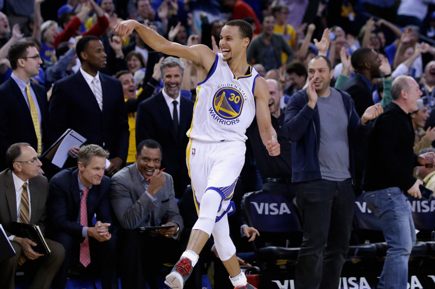 La star des Warriors Stephen Curry a marqué 51 points contre Les Mavericks de Dallas le 4 février 2015 (archives)