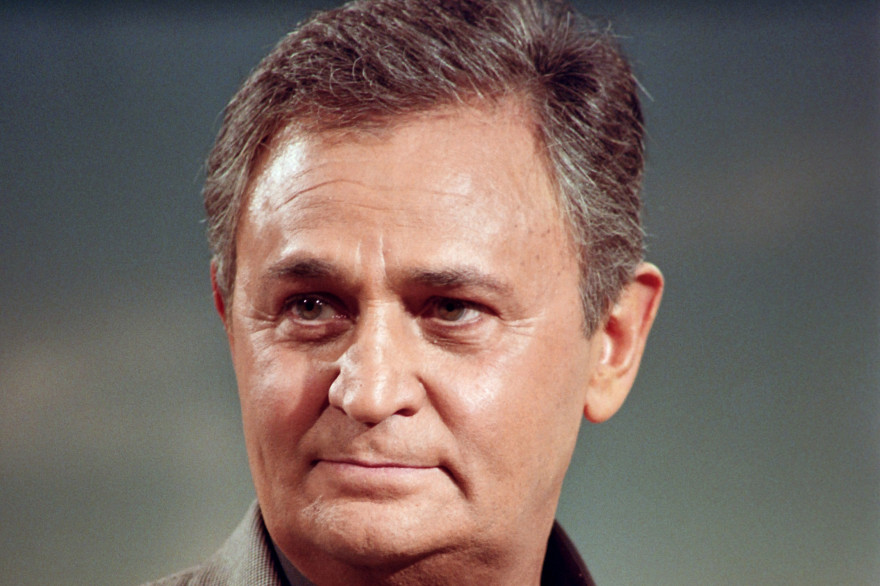 Roger Hanin dans l'émission "Champs Élysées" en 1990