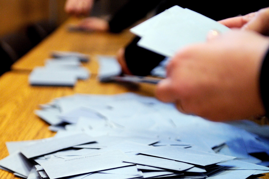 Des bulletins de vote.