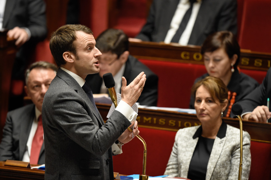 Emmanuel Macron dans l'Hémicycle, lors d'un séance de questions au gouvernement, le 10 février 2015.