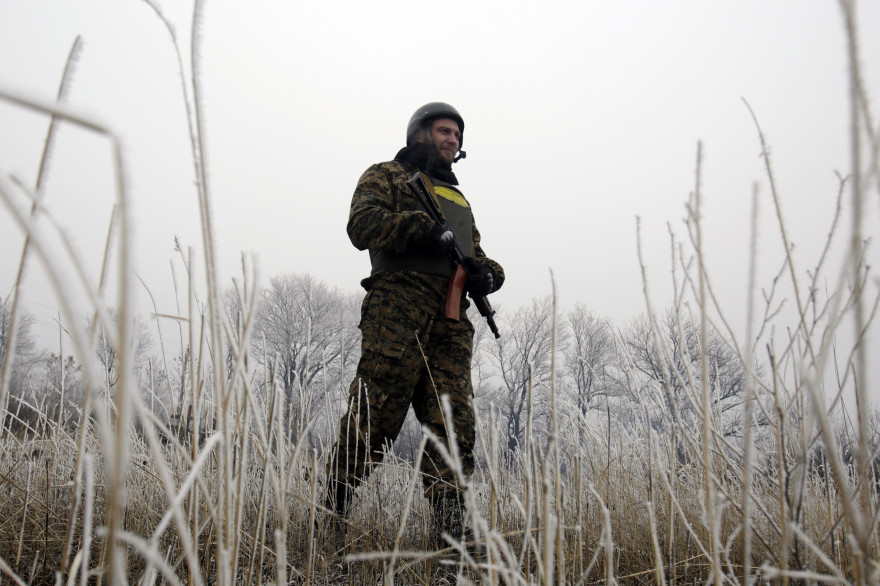 Un soldat des forces ukrainiennes près de Debaltseve le 14 février 2015