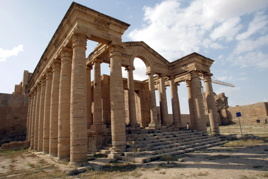 L'État islamique a détruit le 7 mars 2015 la cité antique irakienne de Hatra.