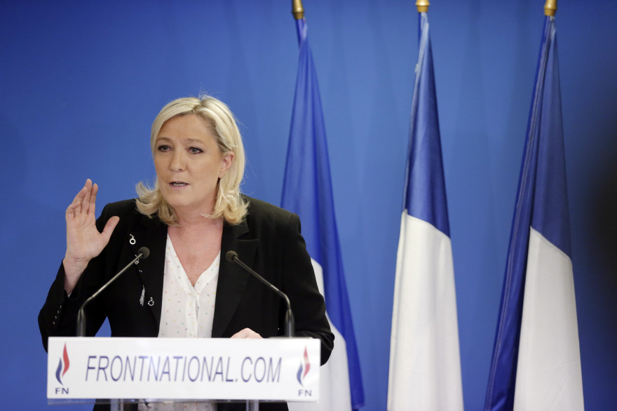 Marine Le Pen lors d'un discours après la publication des premiers résultats du premier tour des élections départementales, le 22 mars 2015, à Nanterre.