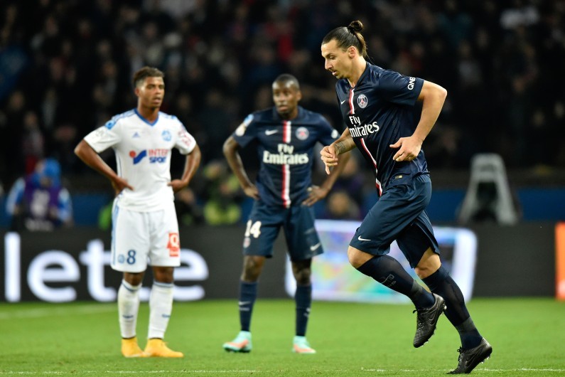 Zlatan Ibrahimovic devant Mario Lemina et Blaise Matuidi, le 9 novembre 2014 au Parc des Princes