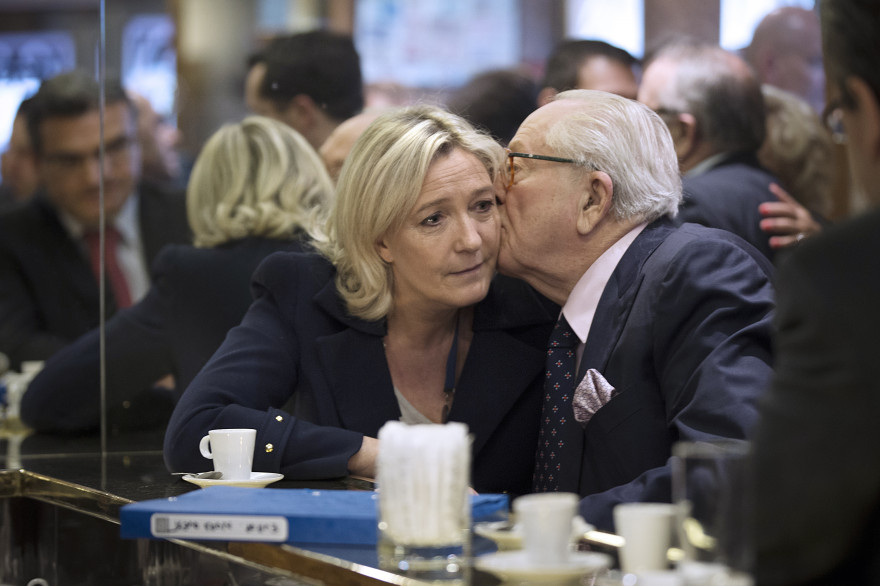Marine Le Pen s'oppose à la candidature de Jean-Marie Le Pen aux élections régionales.