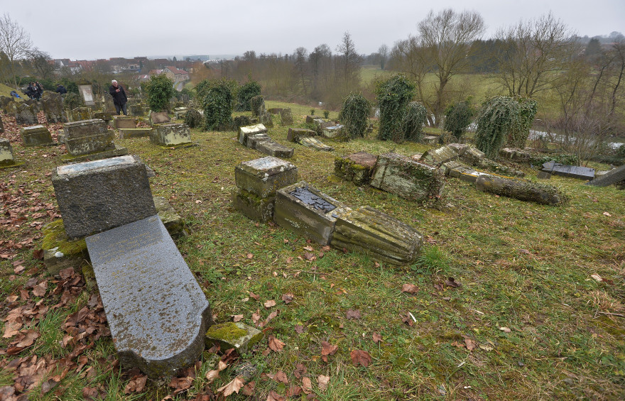 Profanation de tombes au cimetière de Sarre-Union, le 17 février (illustration)