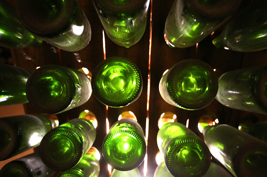 Des bouteilles de champagne dans les caves de la maison Veuve Clicquot le 16 juin 2013 à Reims (illustration)